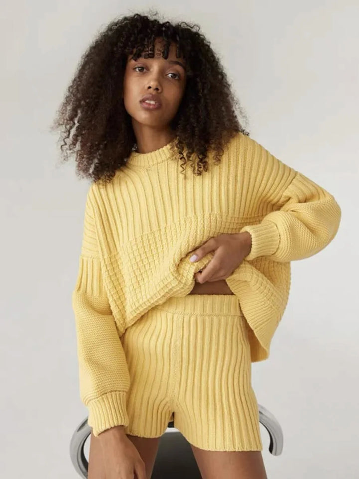 DELLA - Cozy Knitted Sweater and Shorts Set