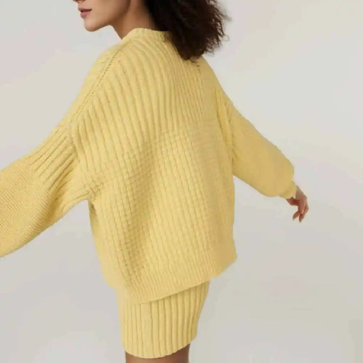 DELLA - Cozy Knitted Sweater and Shorts Set